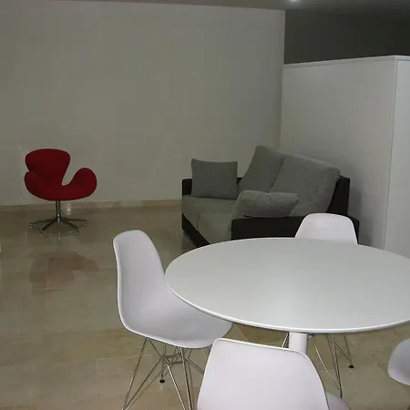 Apartment Facing The Pool