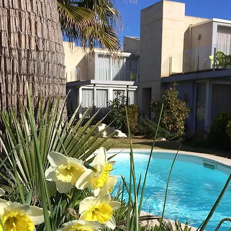 Facing The Pool * L'Escala